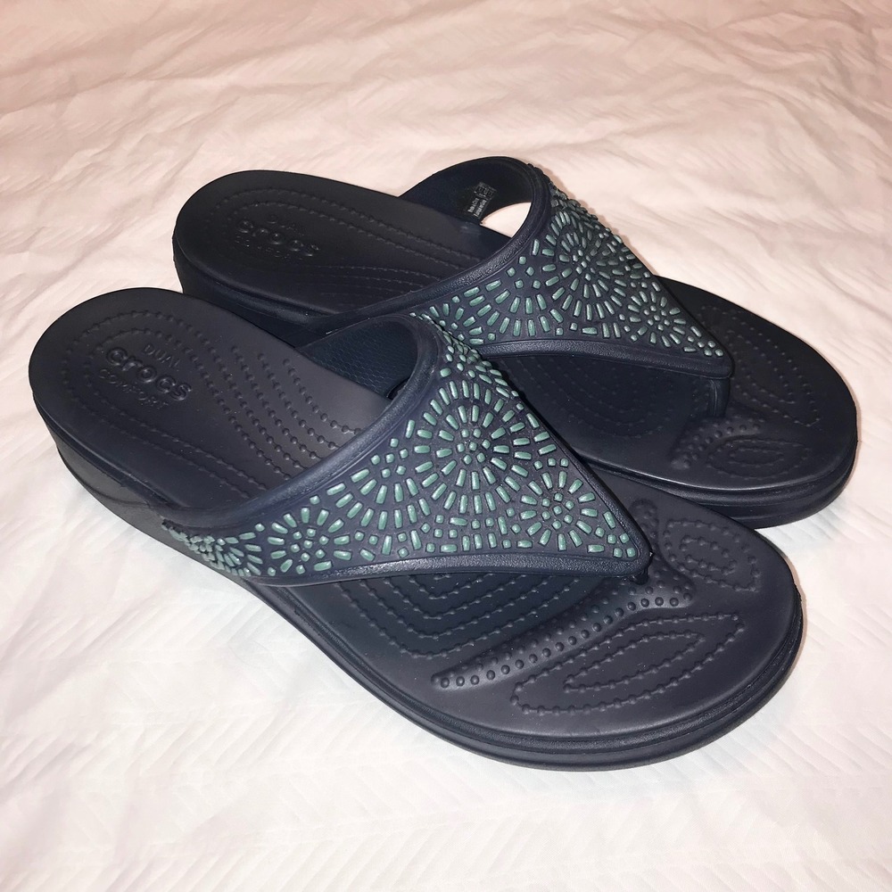 Crocs Sanrah‎ Beaded Wedge Flip Flops Navy Blue Womens 10 Sandals Summer Pool